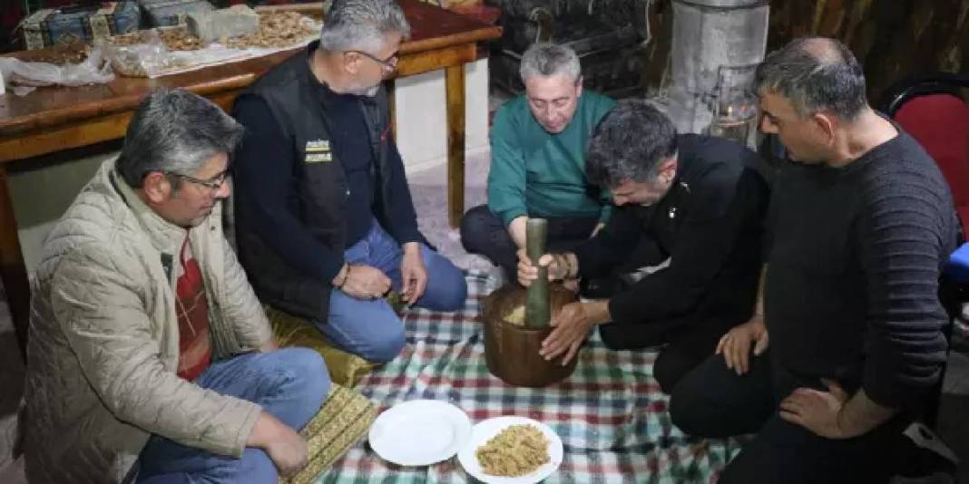 Yazın zahmetle yapılsa da kışın afiyetle yeniyor: Tek bir mahalleden başka yerde bulunmuyor 3